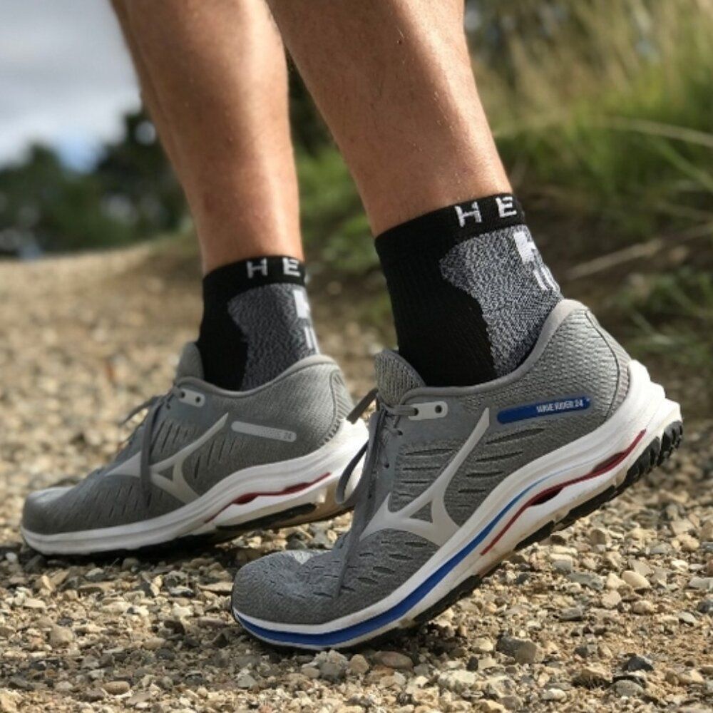 NEW in BOX MIZUNO WAVE RIDER 24 Grey Blue Red 7 US Women 37 EUR